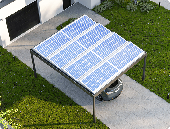Solardach-Carport mit Elektroauto darunter auf gepflasterter Auffahrt neben grünem Rasen.